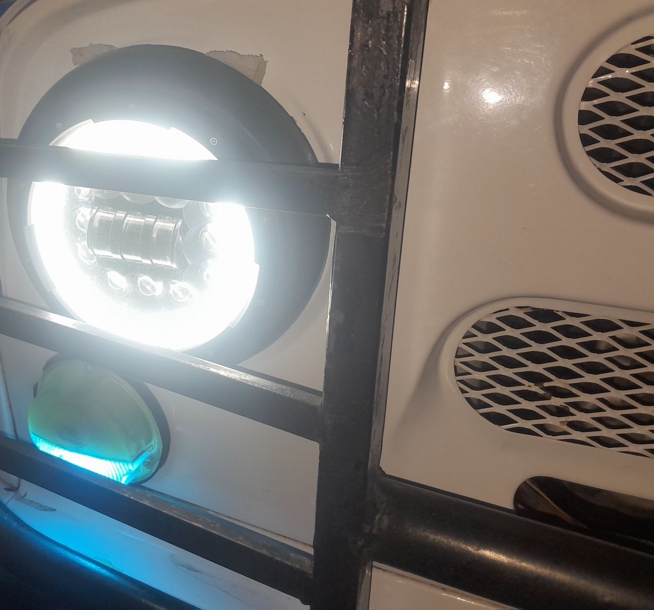 UAZ avto Niva moshinalarga tushadi