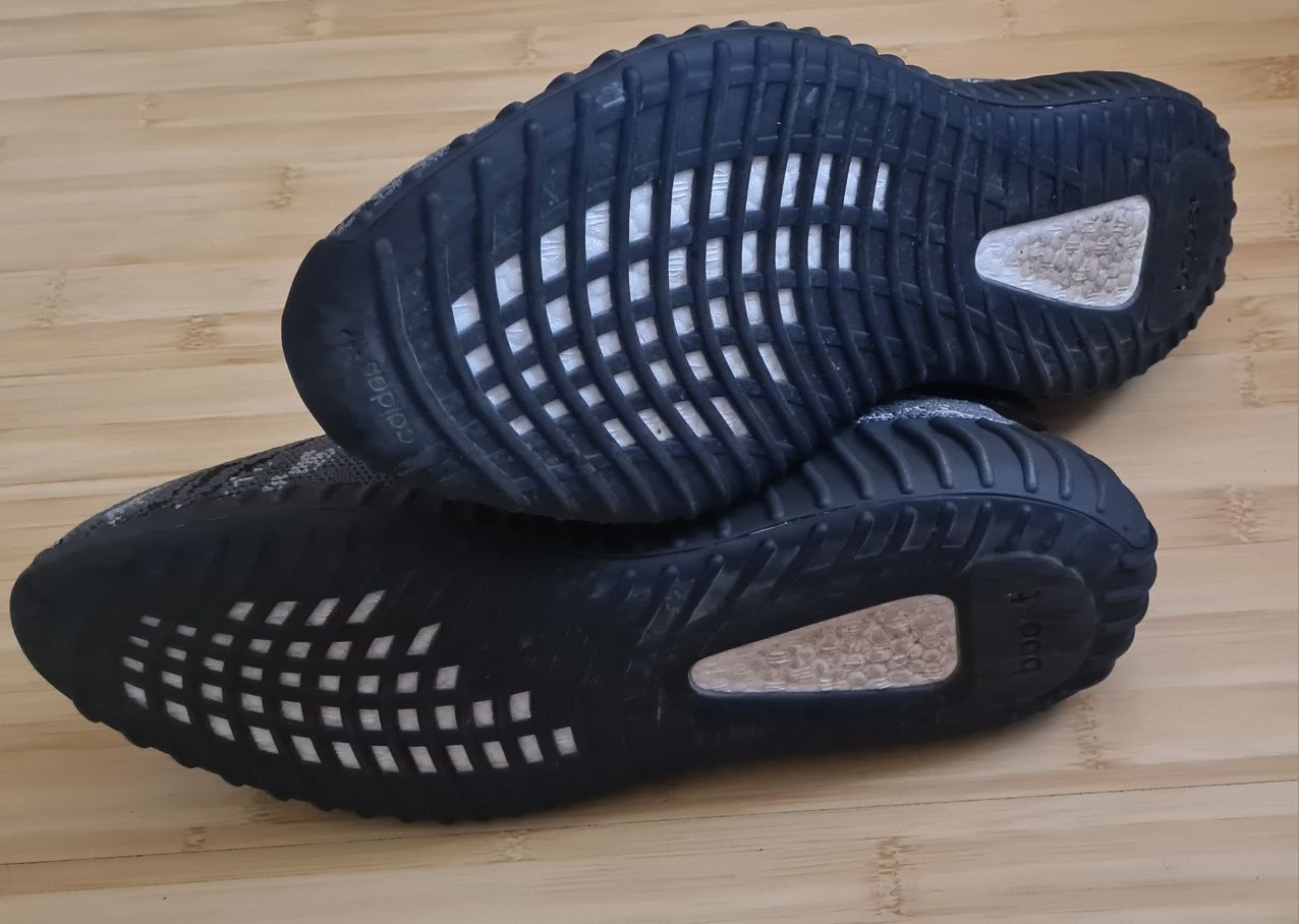 Yeezy Boost 350 V2 Dark Salt