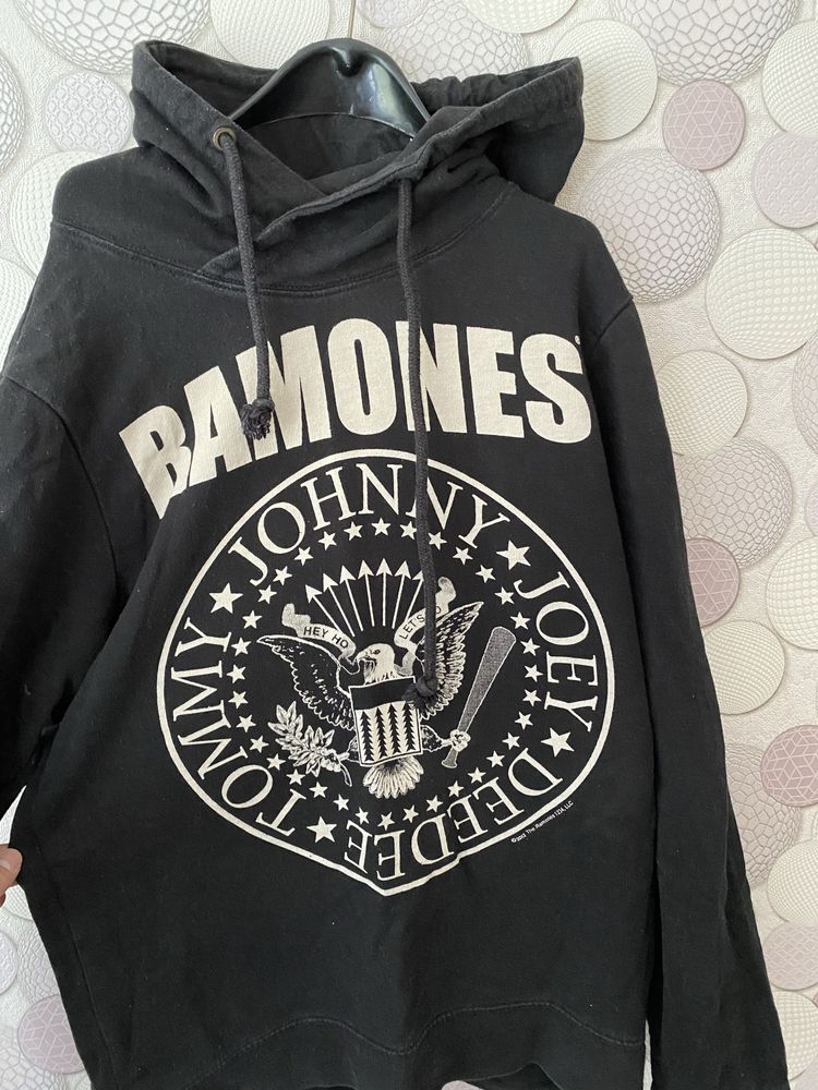 Мъжки Суичър Ramones размер М Бершка