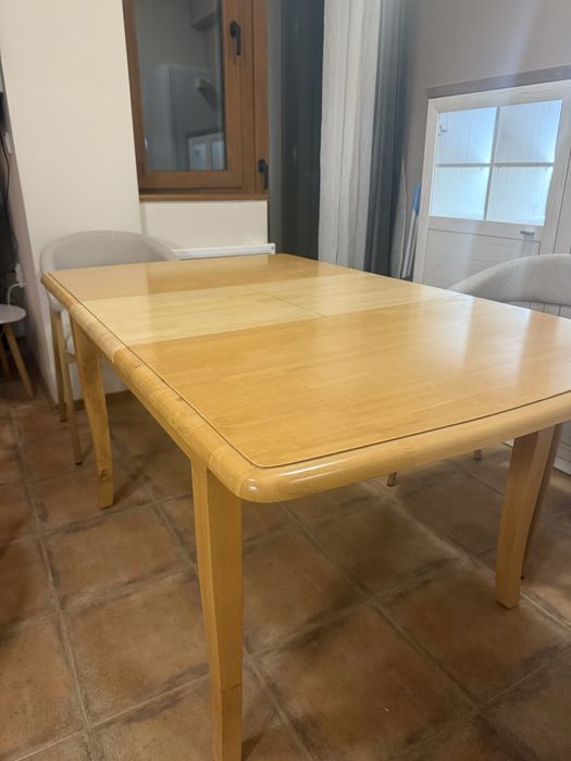 Трапезна разтегателна маса от дърво