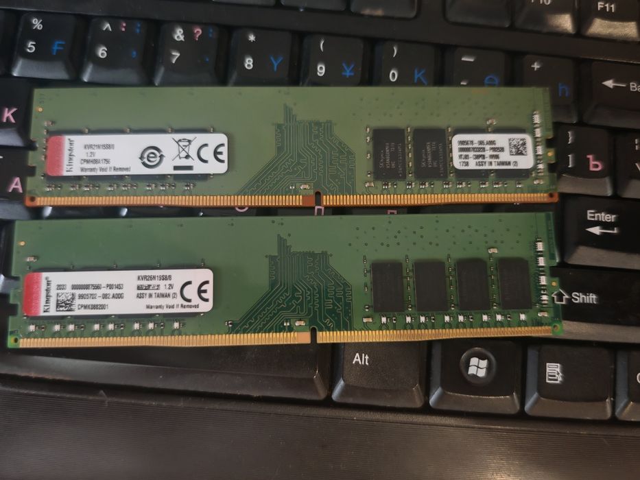 Продам ОЗУ ddr4, 2 шт по 8 гб