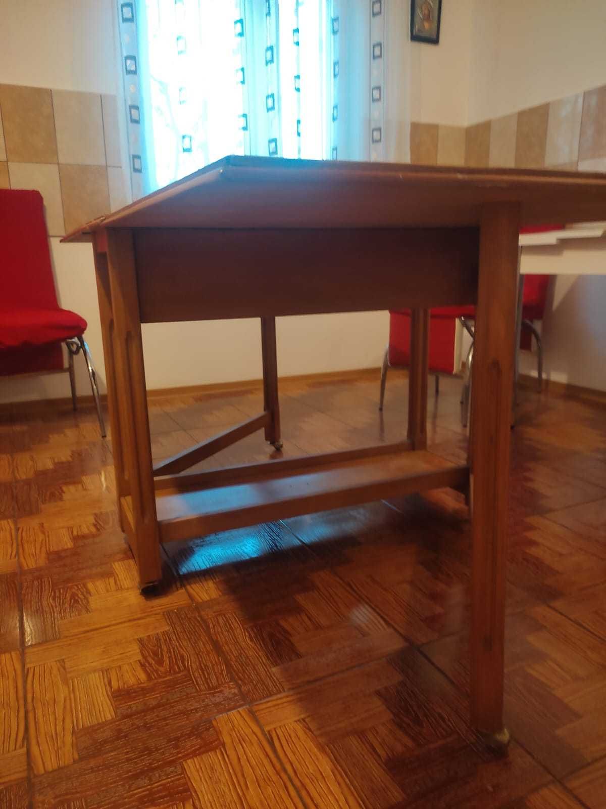 Masa plianta din lemn cu roti