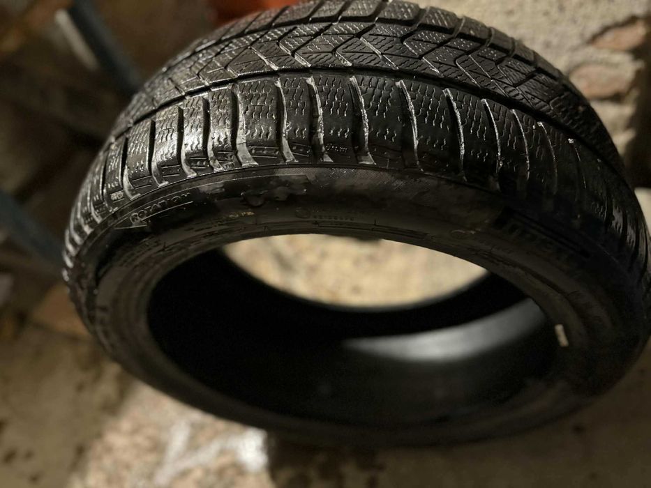 Продавам зимни гуми на 2 сезона PIRELLI 245/45R18 100H XL M+S