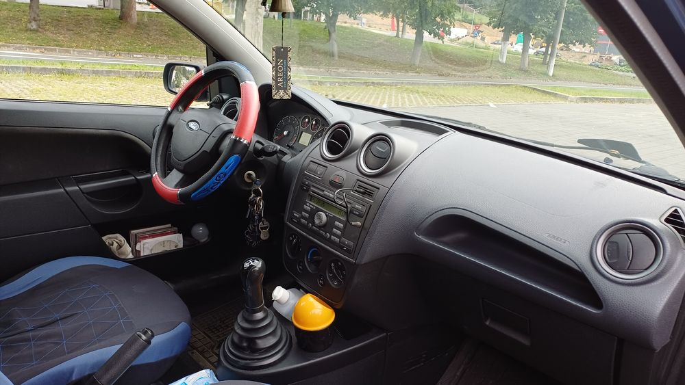 Vând Ford Fiesta (mk.6)  1.3 benzină  - model 2007