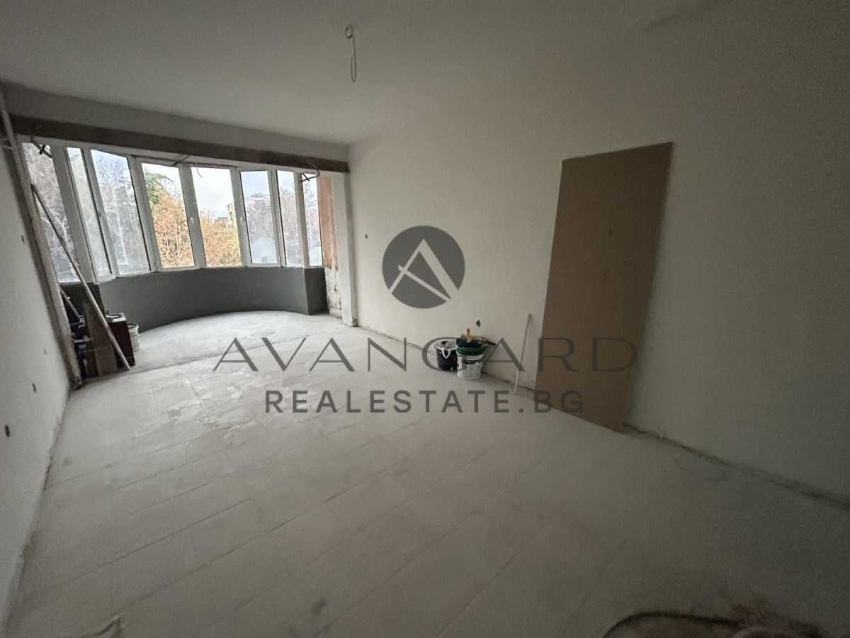 Продава се Тристаен апартамент в Пловдив, Кършияка - 71 кв.м за 1938 €/кв.м - Снимка #1
