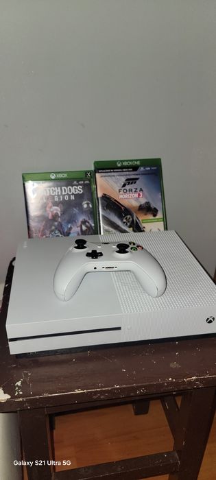 Vând Xbox one s.