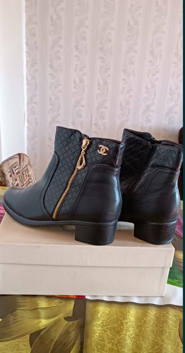 Ботинки кожаные черные новые