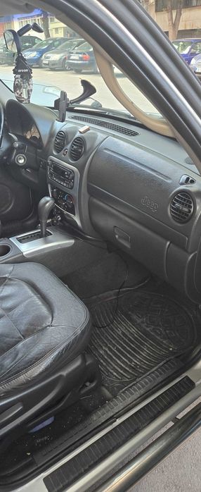 Продавам Jeep Cherokee