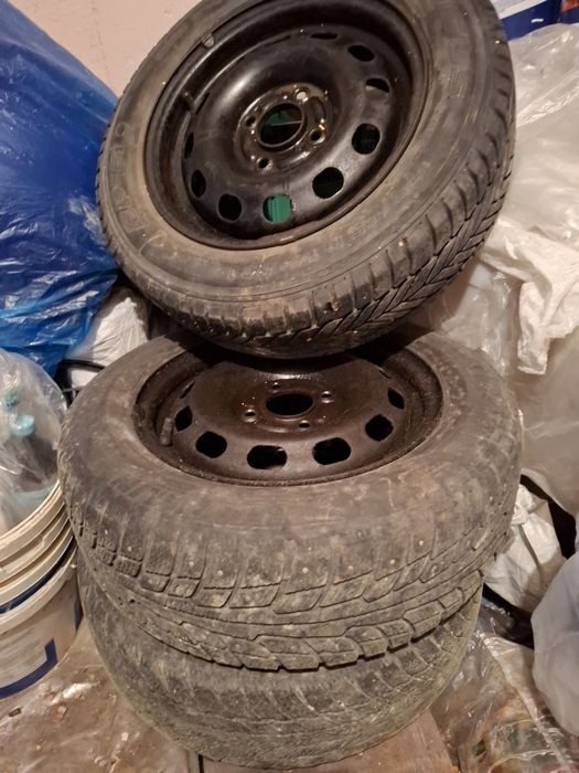 Vând genți și cauciucuri alseson 175/65/14 MS