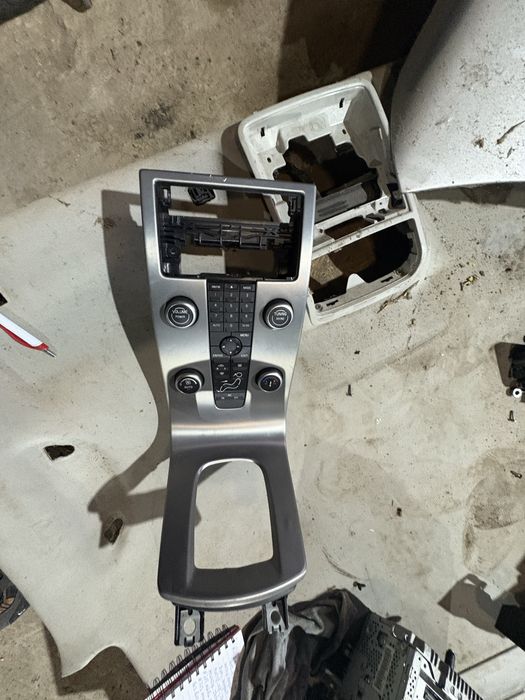 Volvo V50 face 2010 година Панел управление климатик радио и др