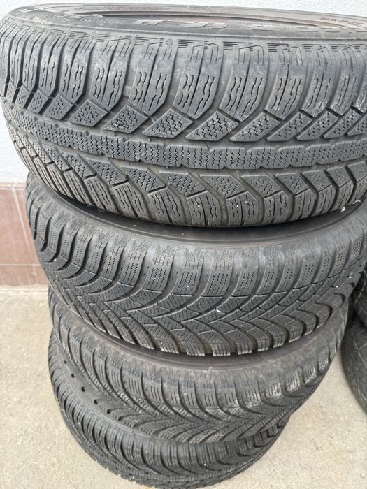 Set roti de iarna jante 215/65 R 16 Semperit