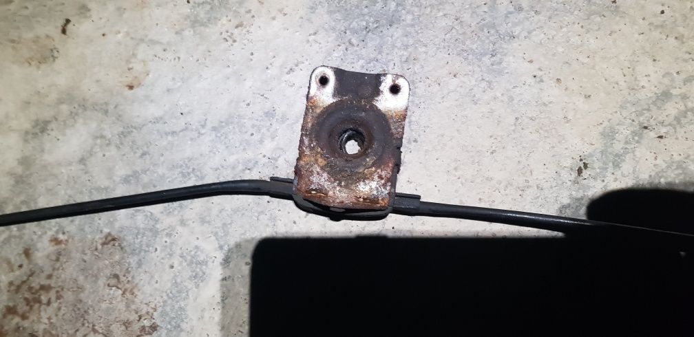 Broaste clanta incuietoare stanga europa capota trager bmw seria 3 e46