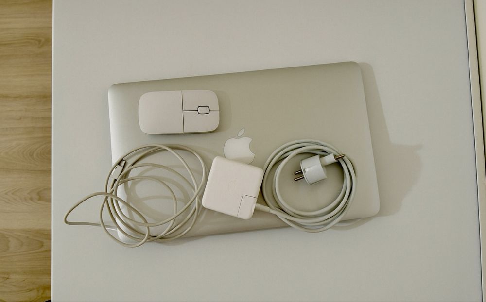 Macbook Air 13 2017г. в отличном состоянии