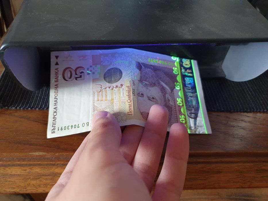 UV лампа за банкноти