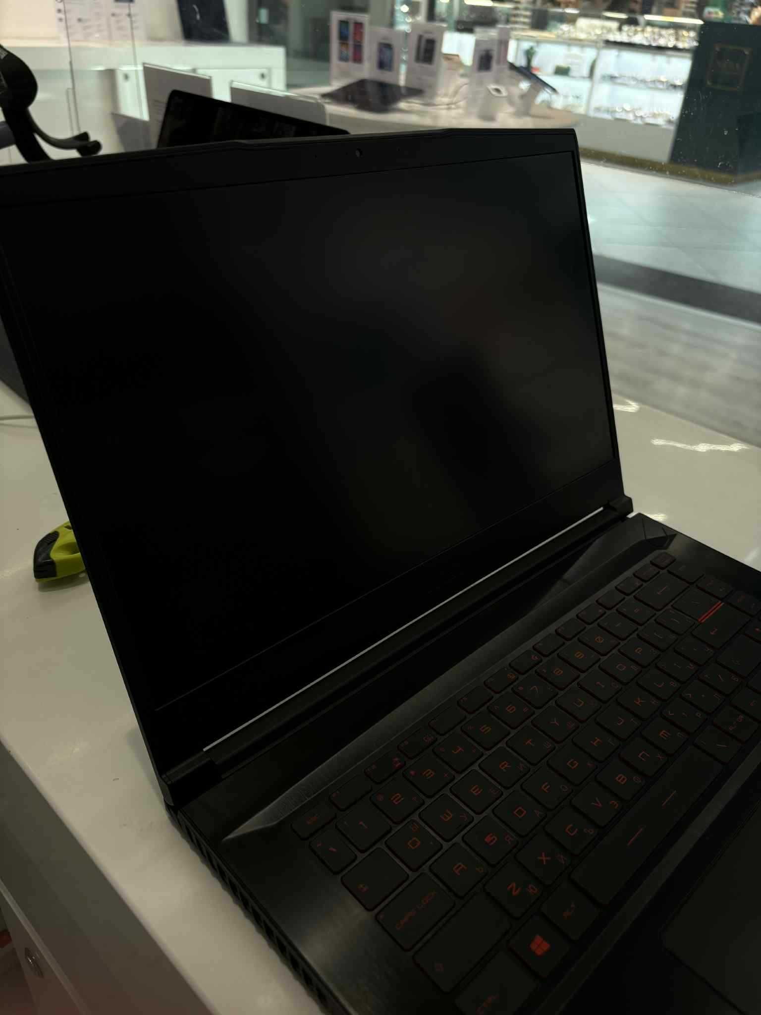 Геймърски лаптоп MSI GF63