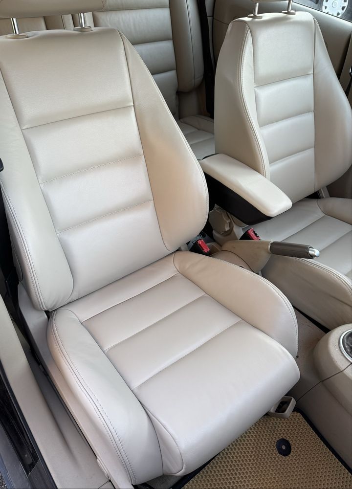 Tapiterii, retapitari mobilier (scaune, fotolii, coltare) si auto.