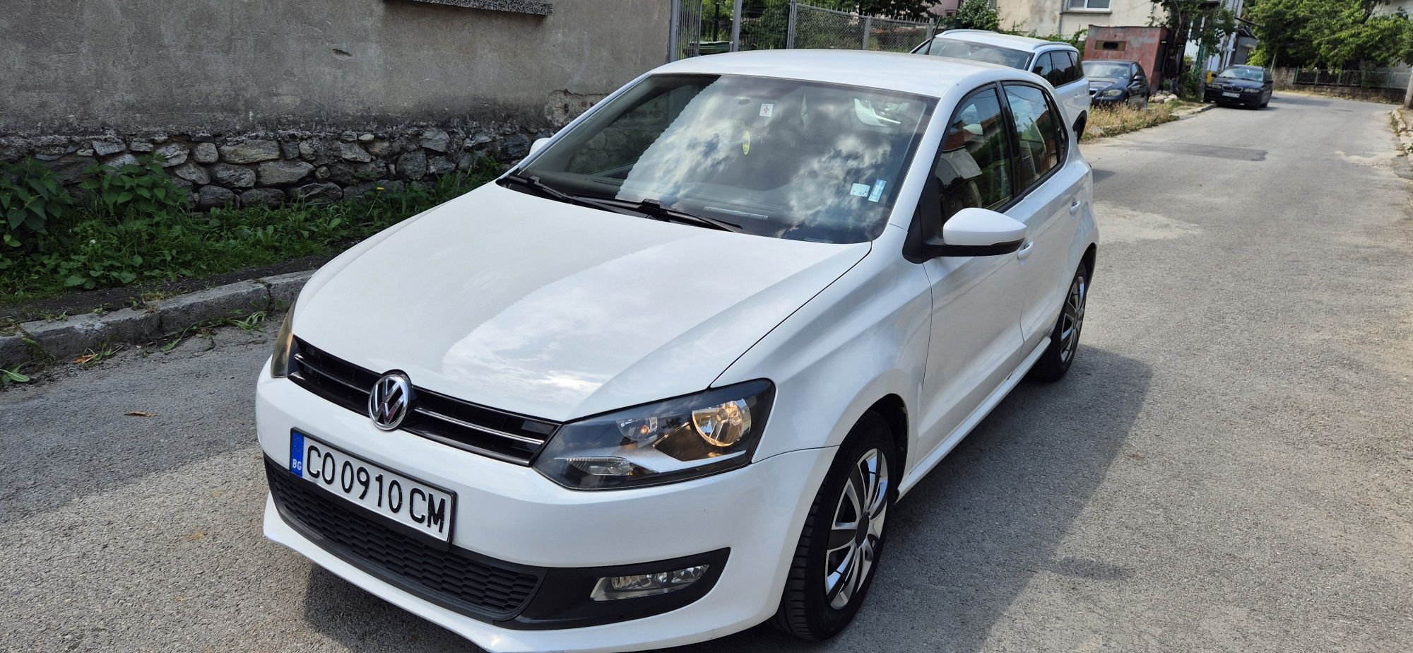 Продавам лек автомобил Volkswagen Polo