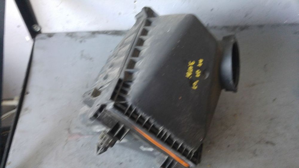 carcasa filtru aer audi a4 b7 3.0 tdi 8e0121405