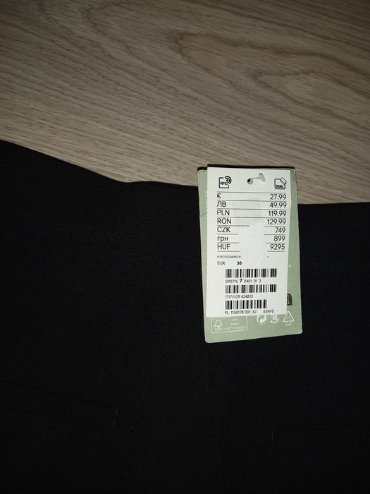 Pantaloni scurti, eleganti cu talie inalta, H&M, noi