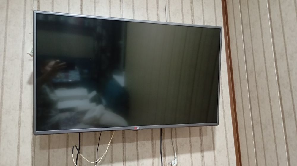 Плазменный телевизор LG . Диагональ 42