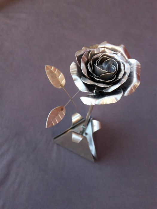 Роза от неръждаема стомана
