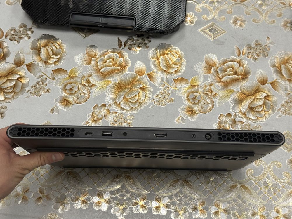 Alienware M15 R7 2022 - A’lo holatda! Sovutgichli RGB podstavka sovg’a