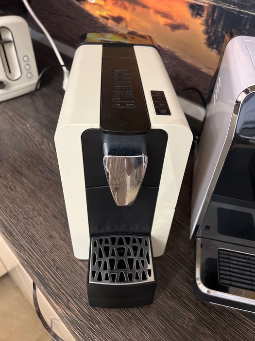3 kafe maşini zaedno prodavamgi kremesso cafitely  boss