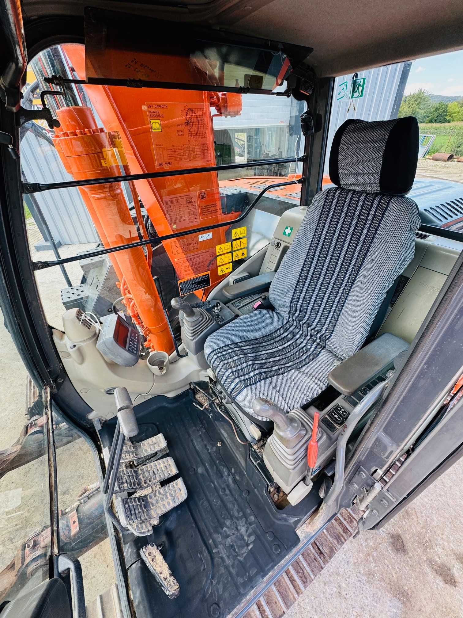 Excavator senile cu lama Hitachi ZX 135, an 2010, 15 tone, 3 cupe, TOP