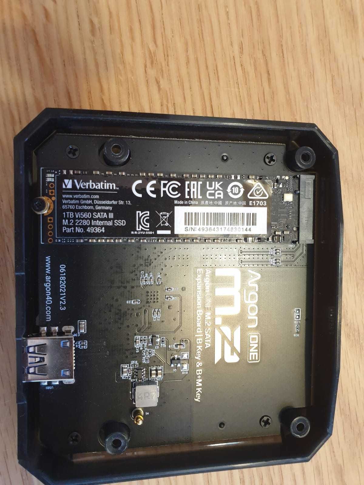 Raspberry Pi 4 Model  + Argon ONE M.2 + SSD 1TB