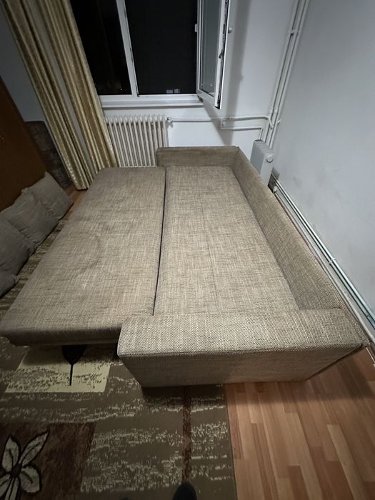 Ocazie! Canapea extensibila 2.20m pe 1.60m in stare buna+5 perne