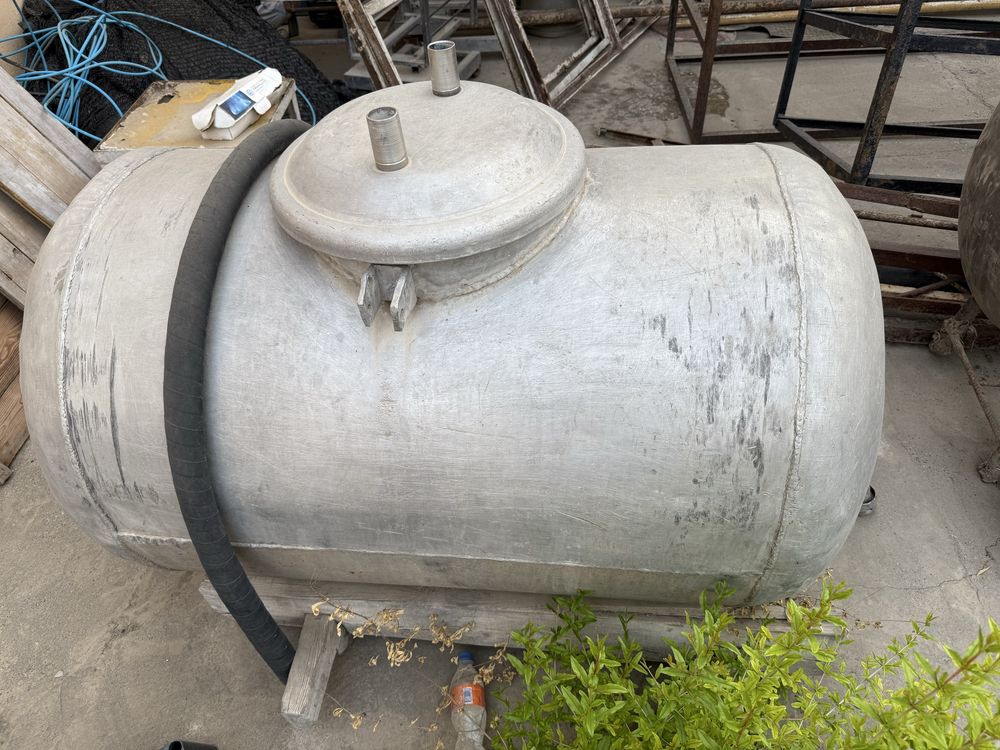 Sut yomkosti 500 l. 400$