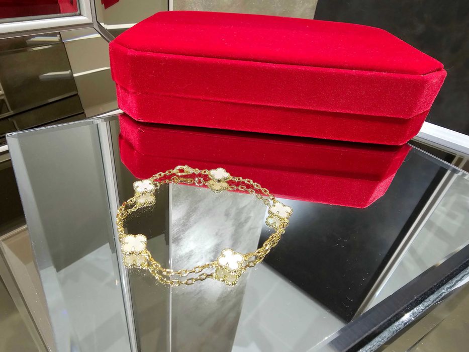 Van Cleef & Arpels VCA Gold Mother 5 Sweet Alhambra Дамска Гривна