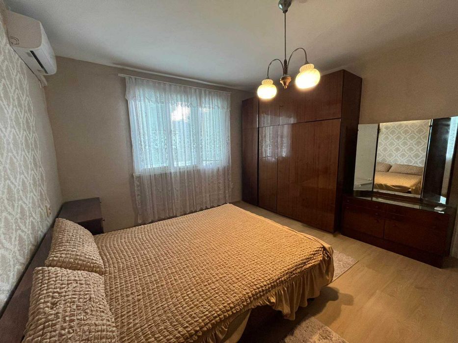 Дава се под наем Тристаен апартамент в Бургас, Център - 80 кв.м за 367.2 € - Снимка #1