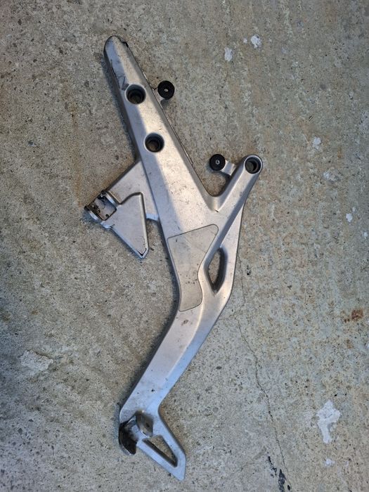 Suport scărițe stânga pentru Kawasaki er6 N si F model 2012 - 2016