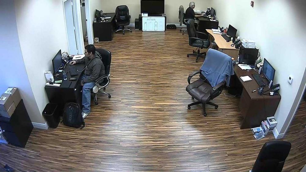 Комплект 4 Камери за Видеонаблюдение FULL HD AHD + DVR с Интернет