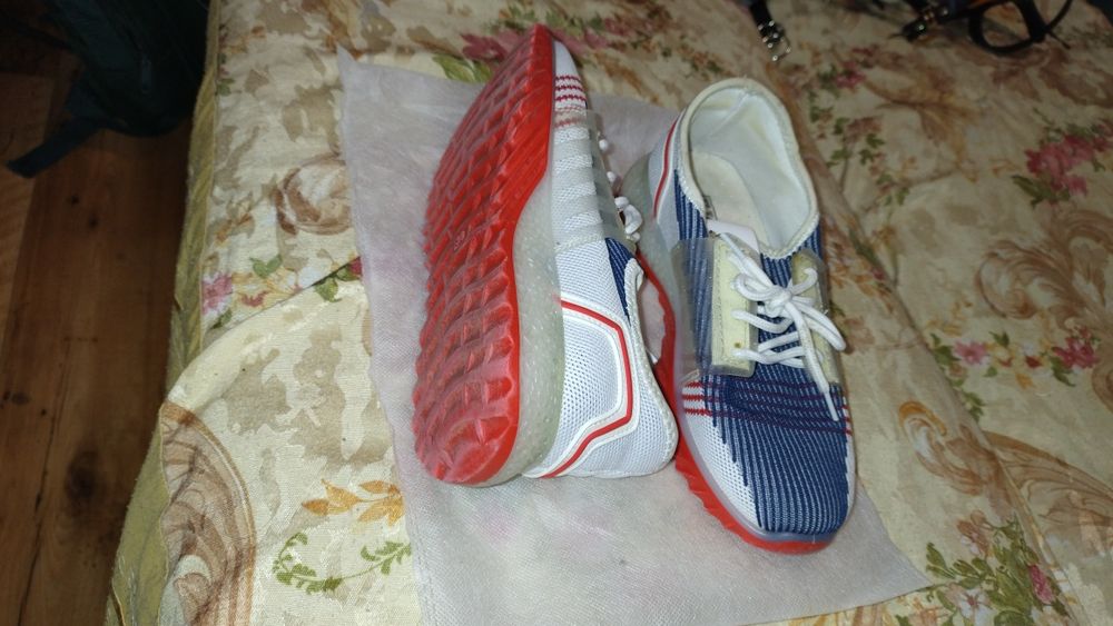 Обувани са веднъж , в пробната на магазина ;)