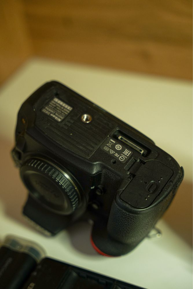 Nikon D810, батлок, 3 объектива, 3 аккум, флешка 16ГБ
