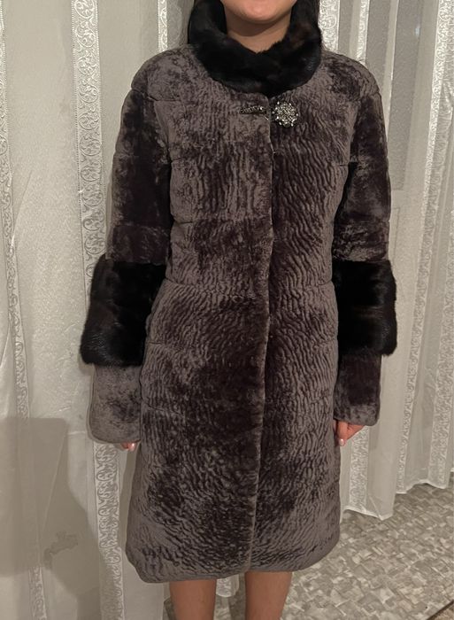 Продам шубу мутон+вставки норки