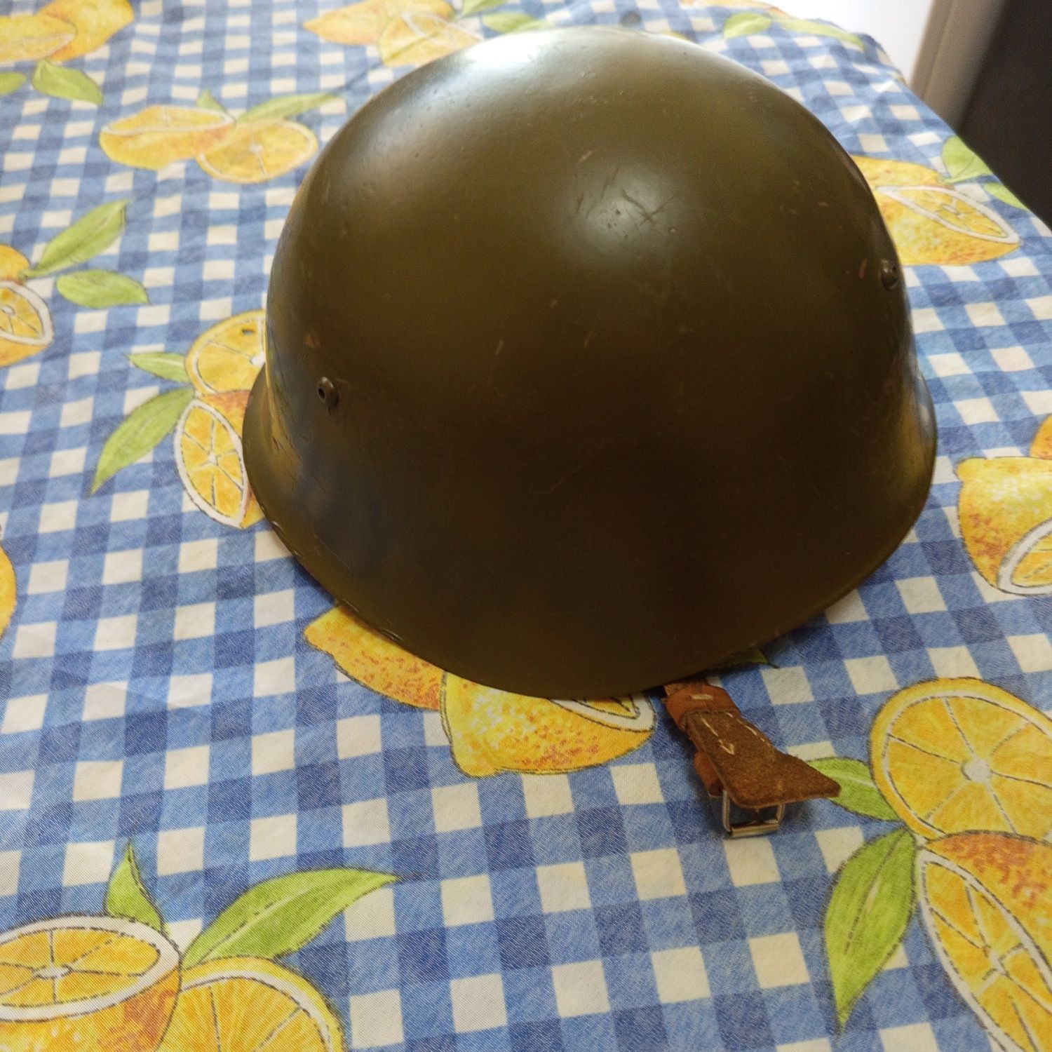 Военна каска запазена