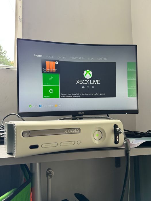 Xbox 360 modat cu o maneta