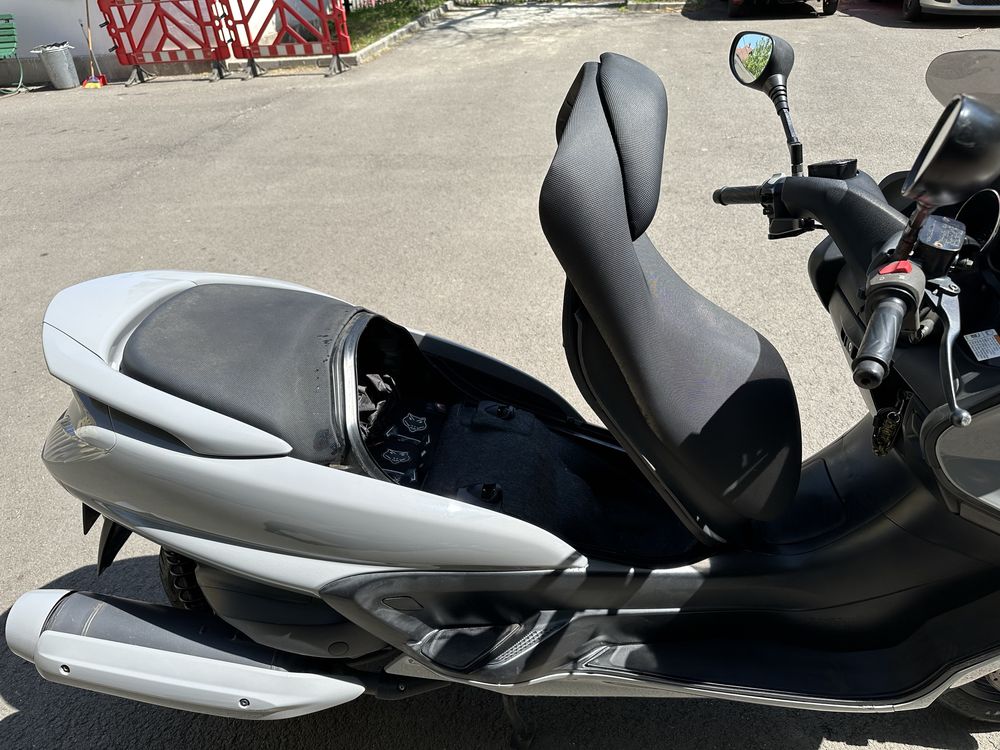 Yamaha majesty 400