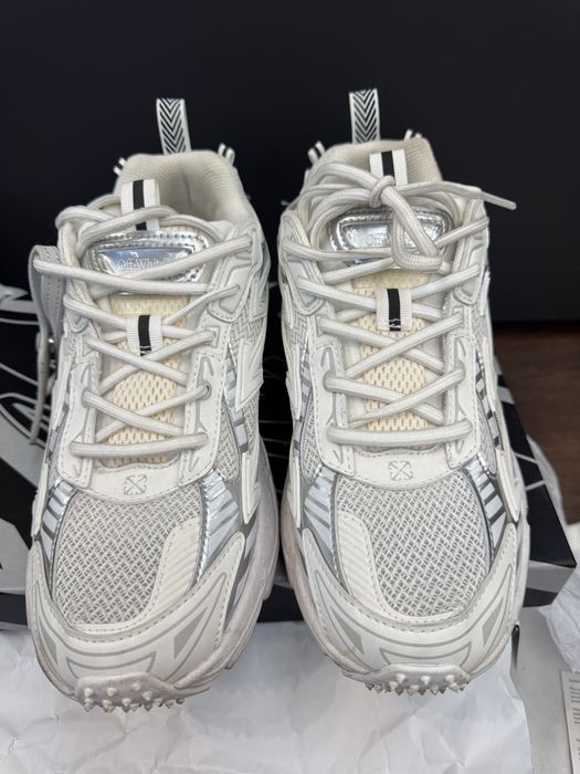 Off White Be Right Back