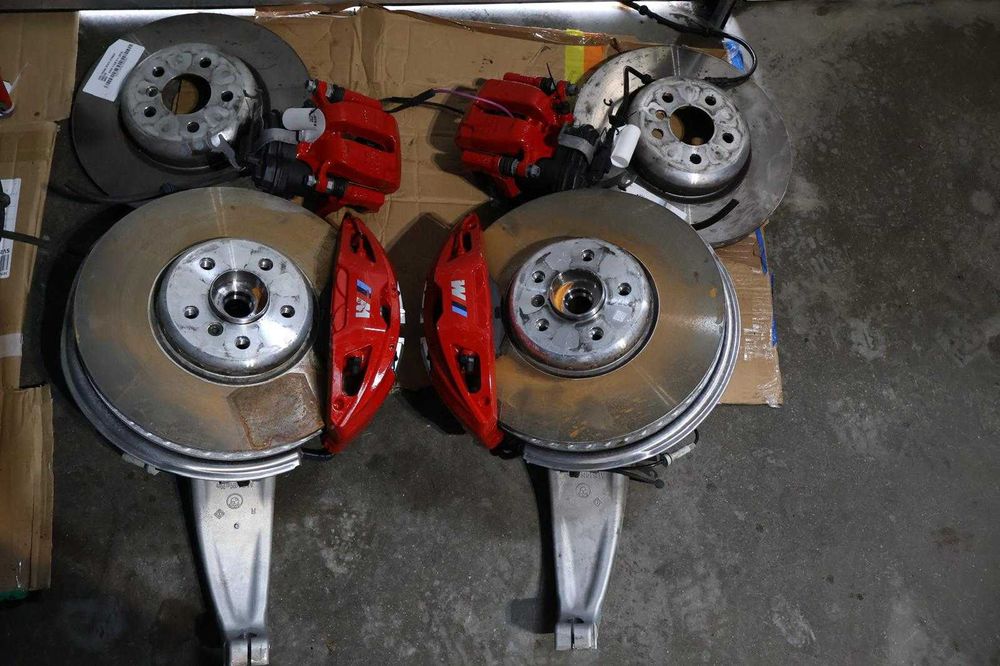 Etrieri față M Performance roșii BMW Seria 3 G20 / G22 – set