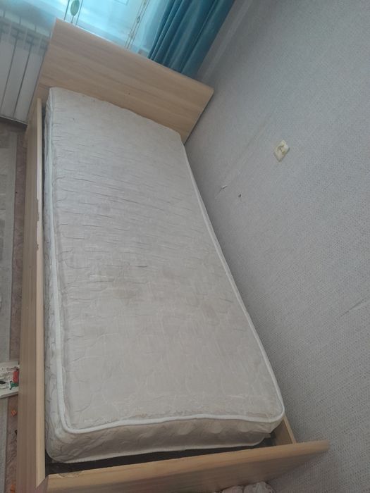 Продам кровать срочно,находится на 1м этаже легко забрать