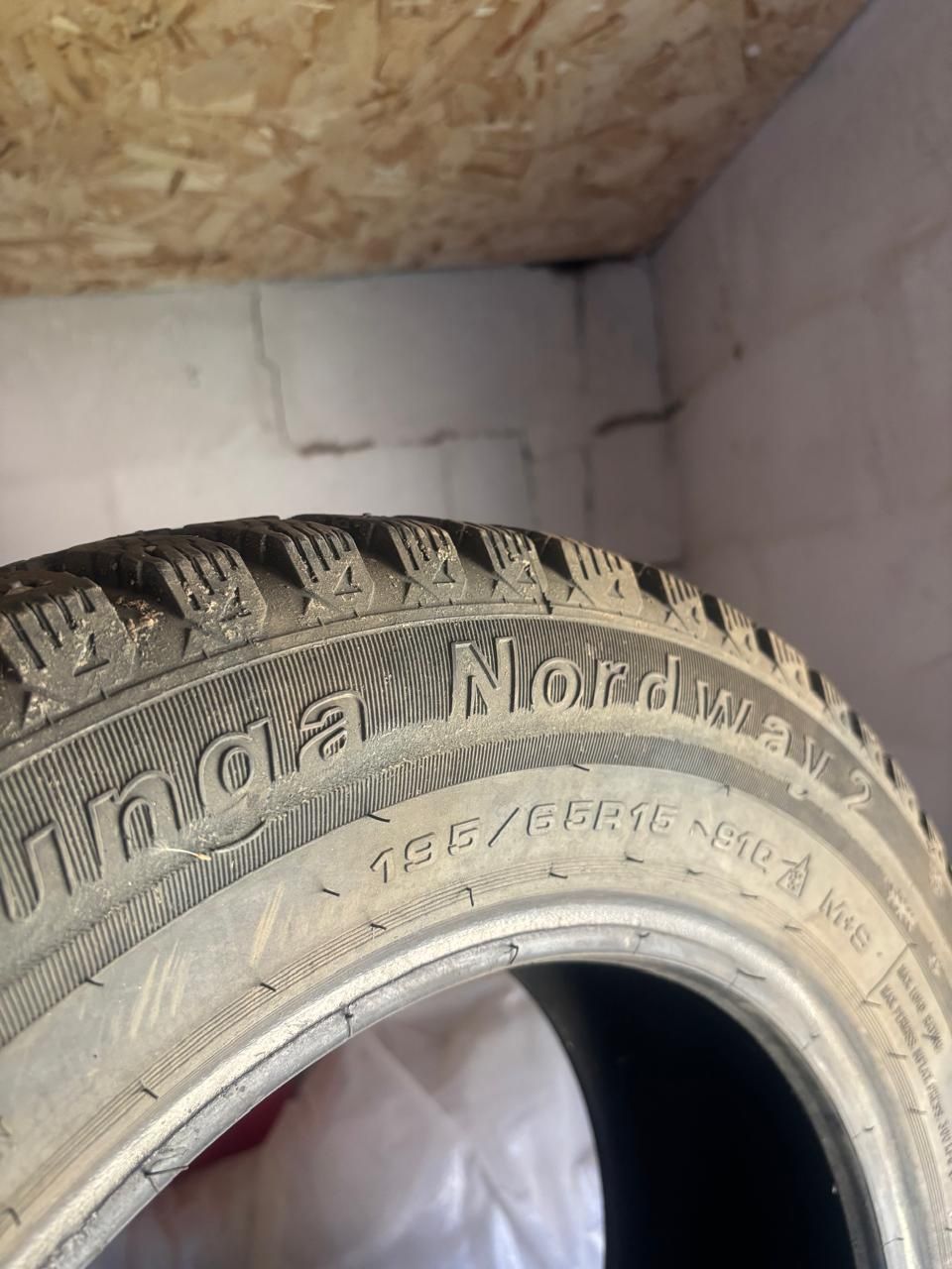 Шины 195/65R15 в идеальном состоянии