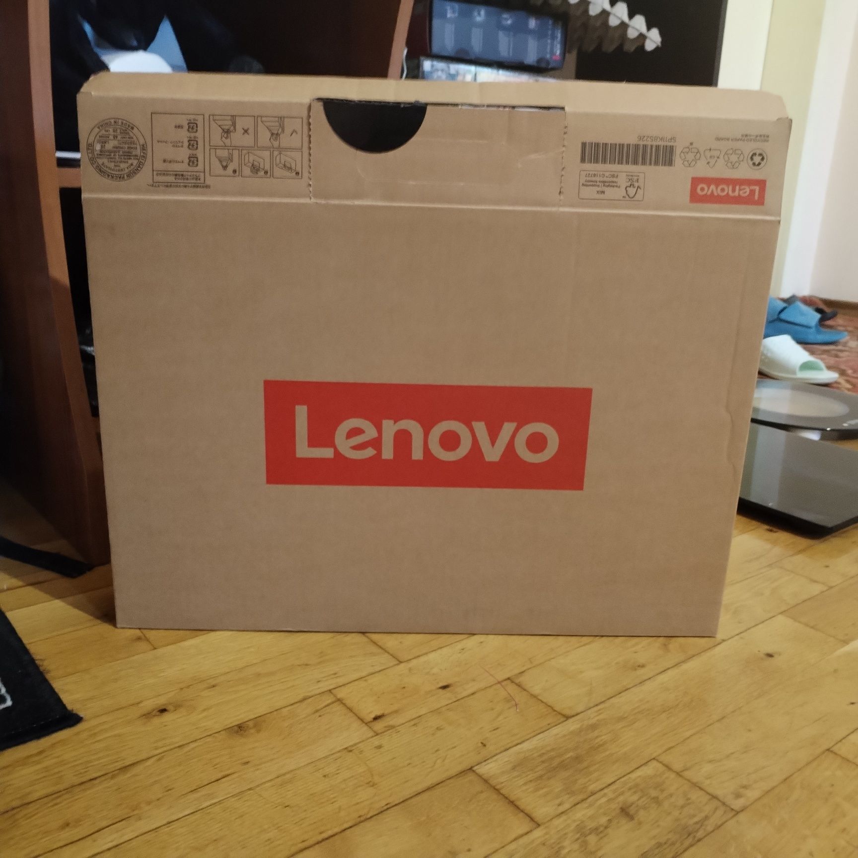 Продавам лаптоп Lenovo ideal pad slim 3, на 8месеца напълно нов е