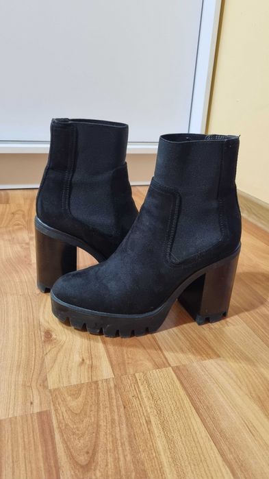 Botine  Bershka 38