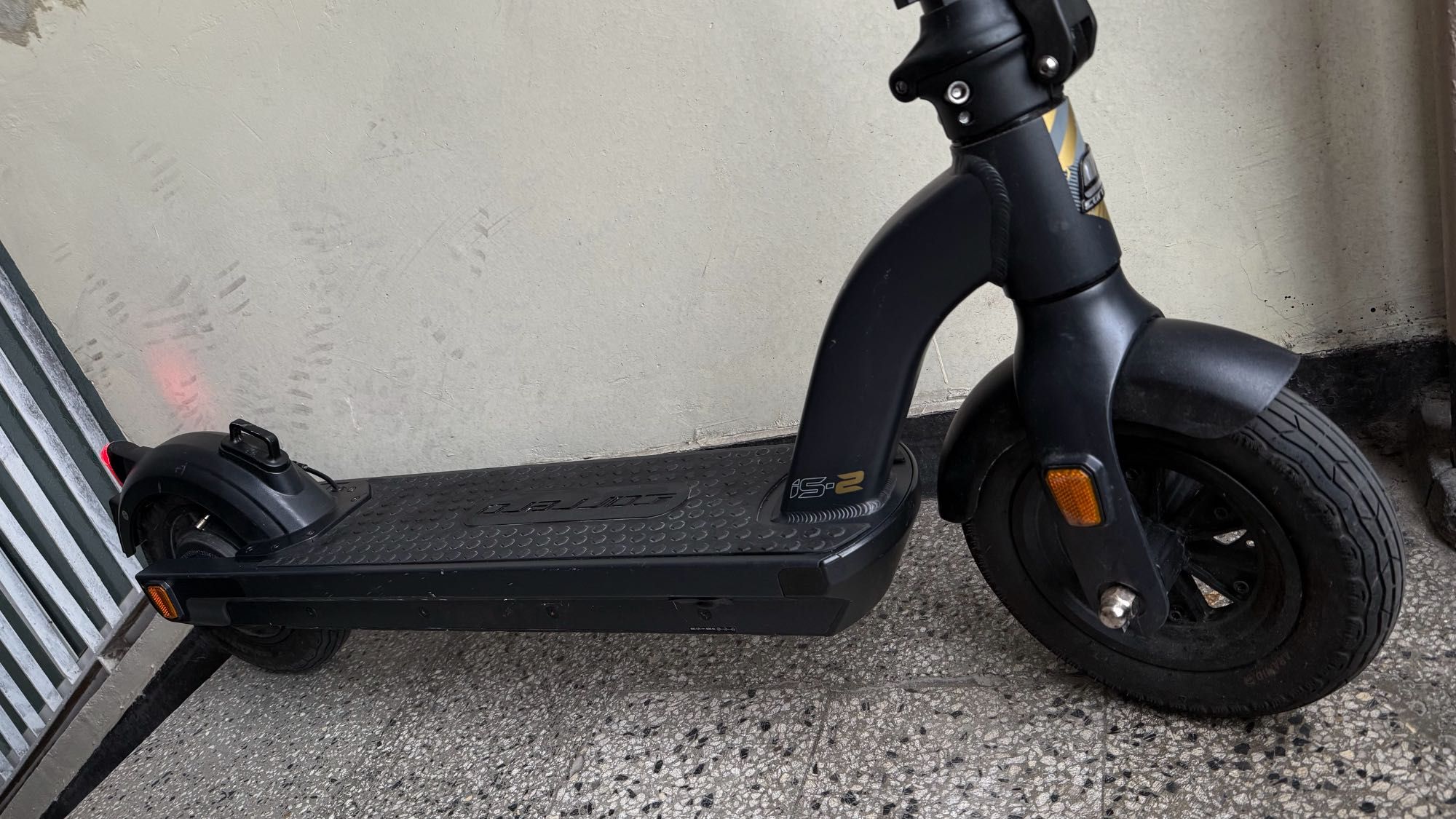 Електрическа тротинетка скутер Carrera impel is-2 2.0 10” инча 350W