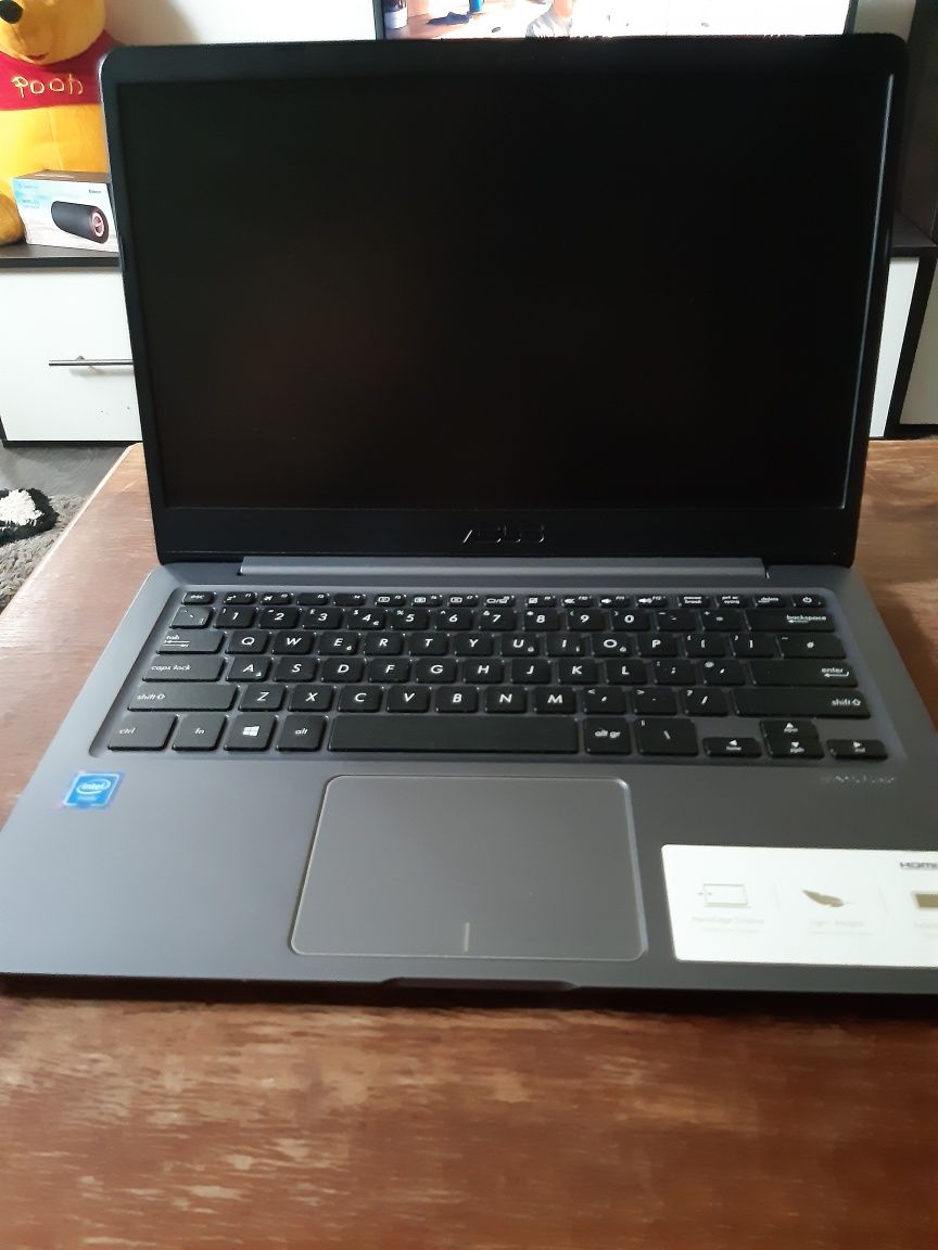 Laptop Asus E406N