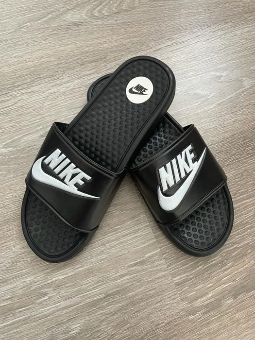 Vand papuci de dama si barbat